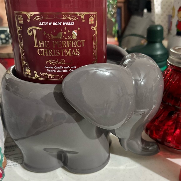 COPY - NEW BBW Elephant Pedestal 3-Wick Candle Holder (candle not included) - Picture 4 of 4